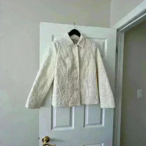 Requirements white jacket - Picture 2 of 8